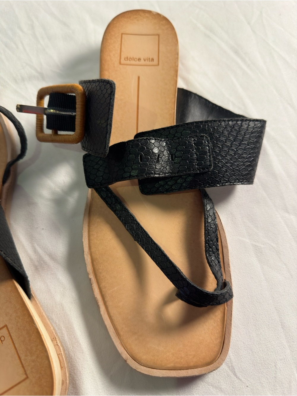 Dolce Vita Black Toe Loop Buckle Thong Sandals Size 9 Leather Look Minimalist